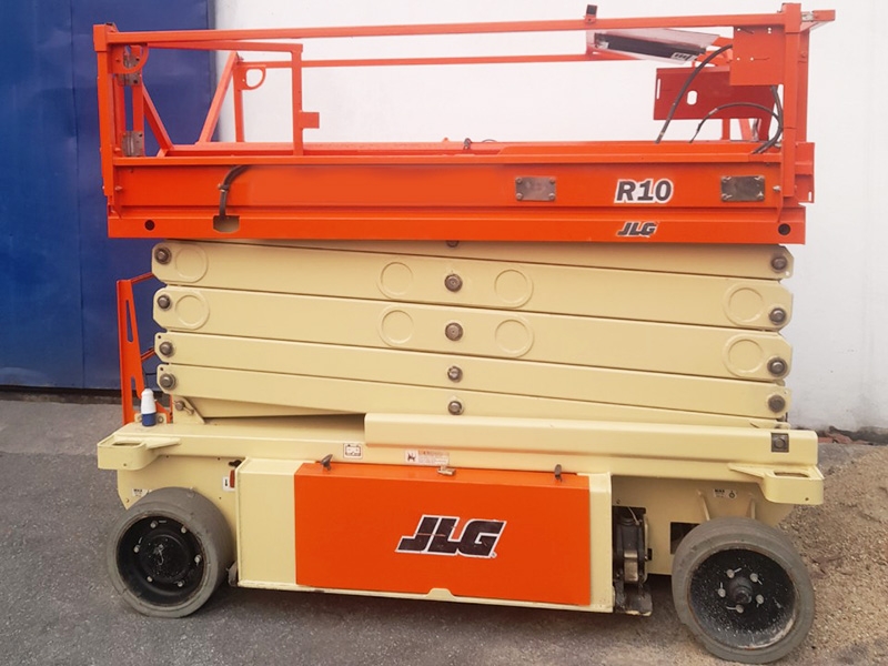 Xe nâng người cắt kéo JLG 12m